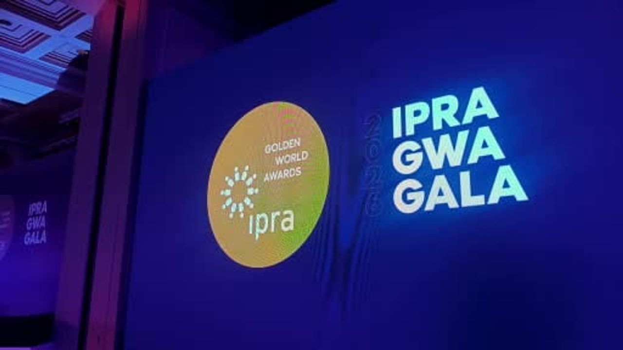 Arnavutköy'ün yeni medya akademisi Atina'da IPRA ödülü aldı