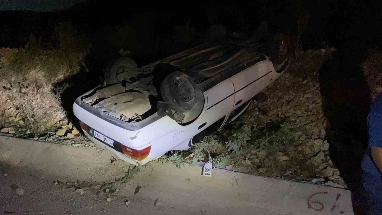 Arslanlı kavşağında ani manevra otomobili ters döndürdü, sürücü hafif yaralandı
