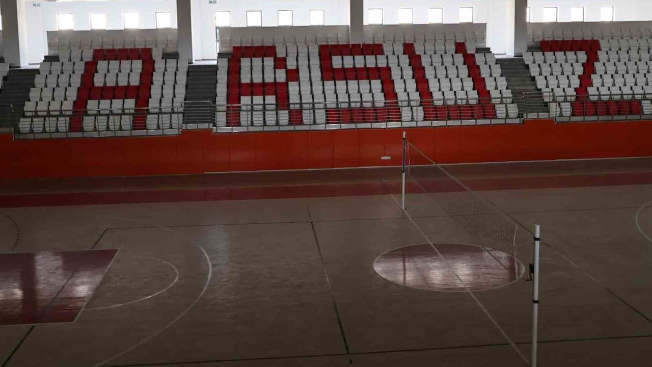 Arsuz’a 1.000 kişilik kapalı spor salonu son rötuşlarla tamamlanıyor