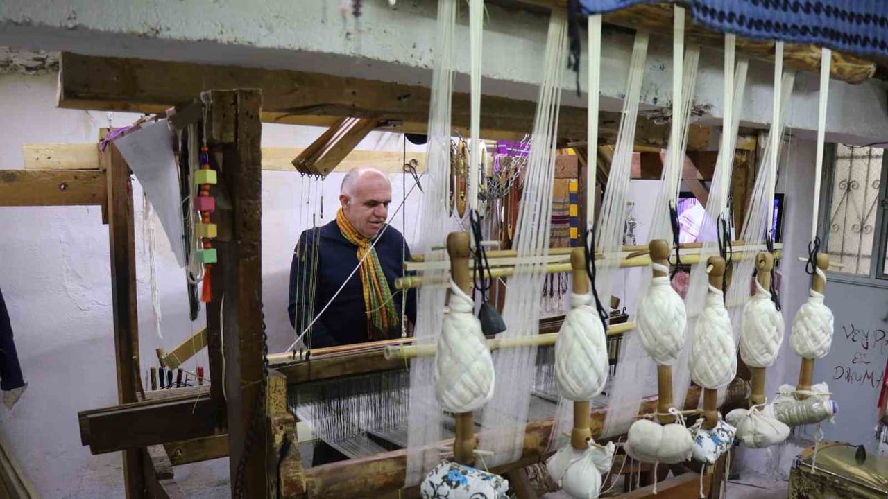 Asırlık el dokumacılığı Buldan'da ilmek ilmek nesillere taşınıyor