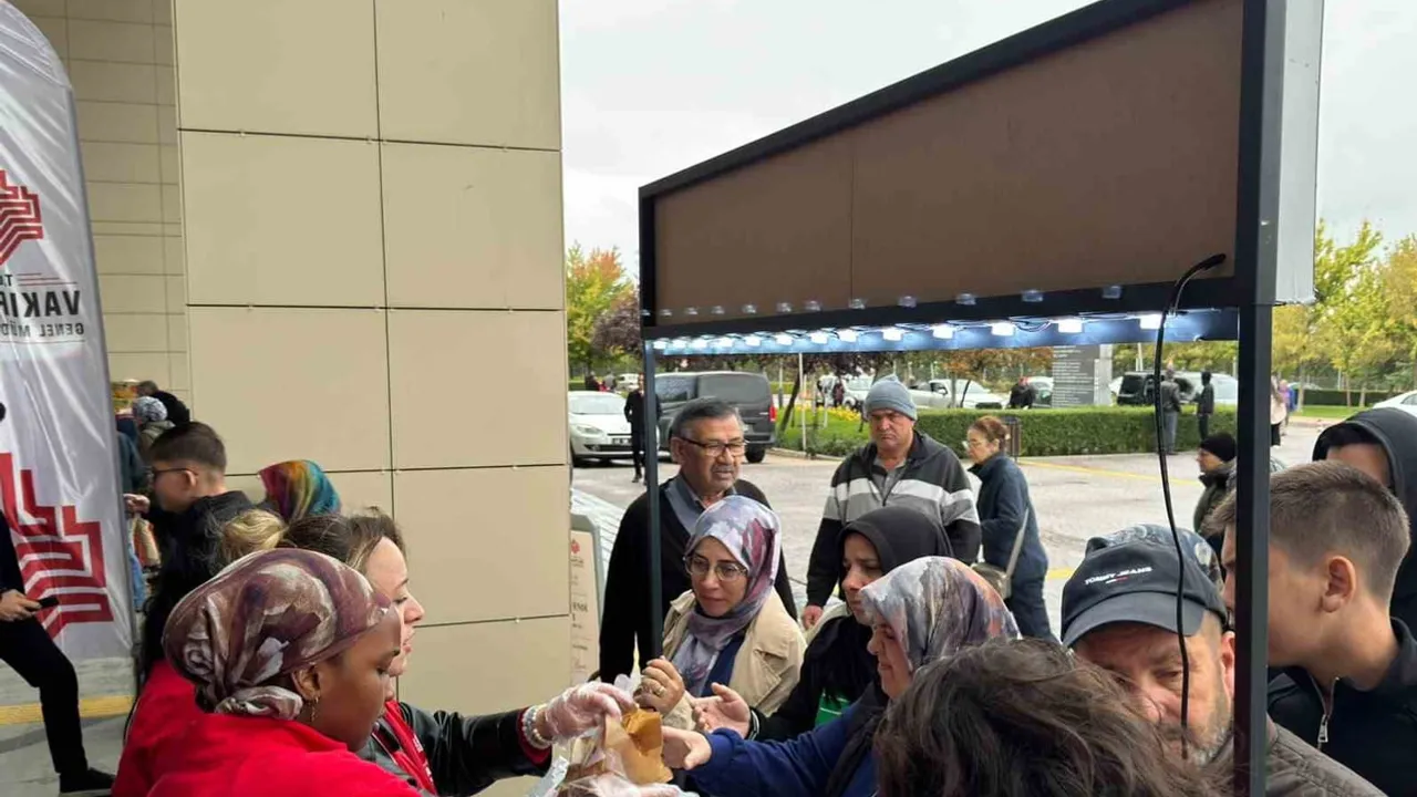 Asırlık hayır şartı Eskişehir'de sabah simidiyle yeniden hayat buldu