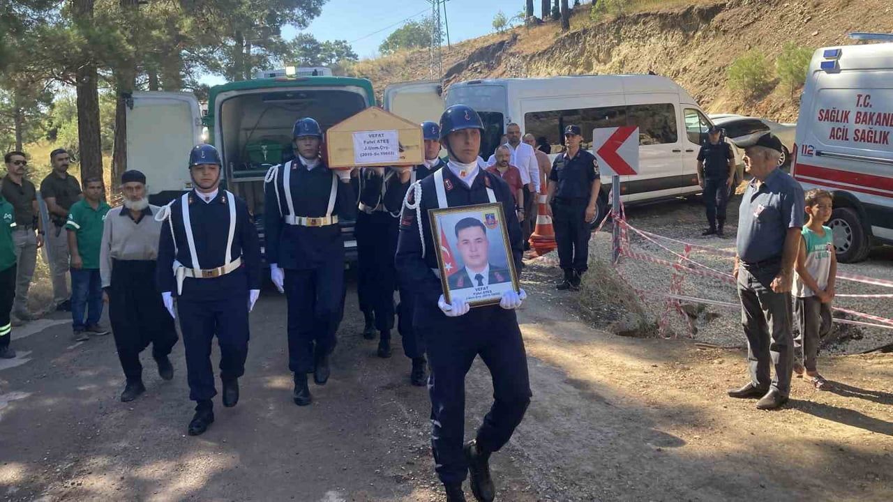 Asker uğurlandı: feribot faciasında yaşamını yitiren uzman çavuş toprağa verildi