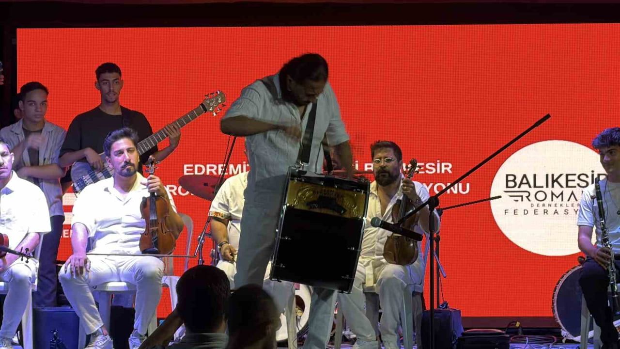 Asma davul festivaliyle Edremit kurtuluş coşkusu ritme büründü