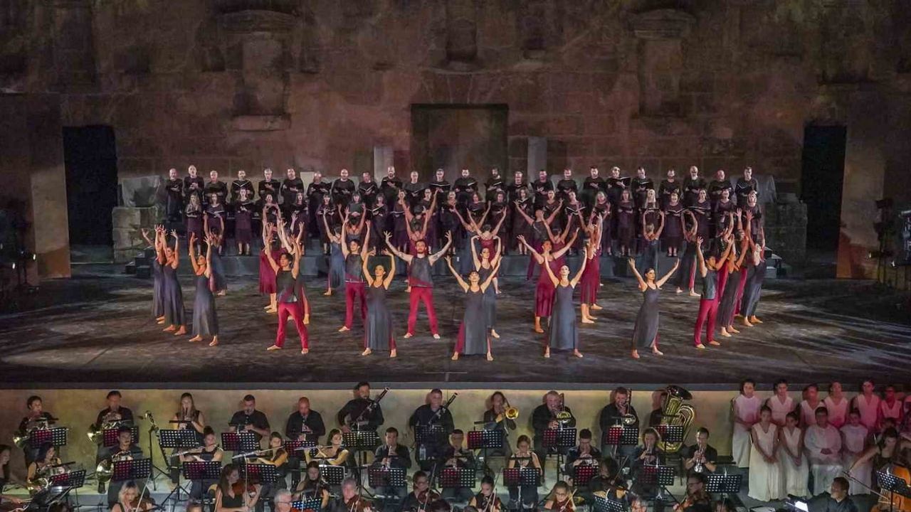 Aspendos’ta Carmina Burana: 250 kişilik kadroyla müzik ve dans birleşti