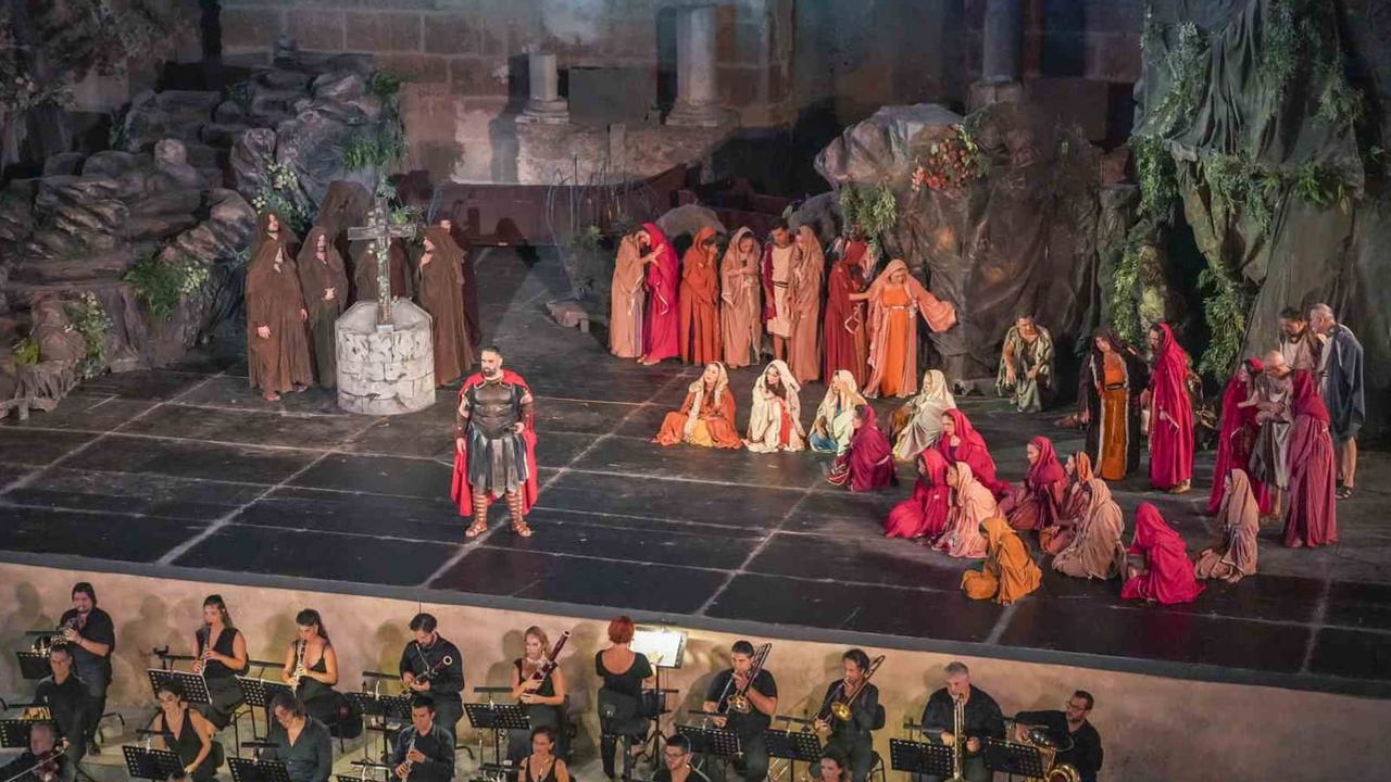 Aspendos'ta müzik ve dansın zirvesi başladı: Attila sahne aldı