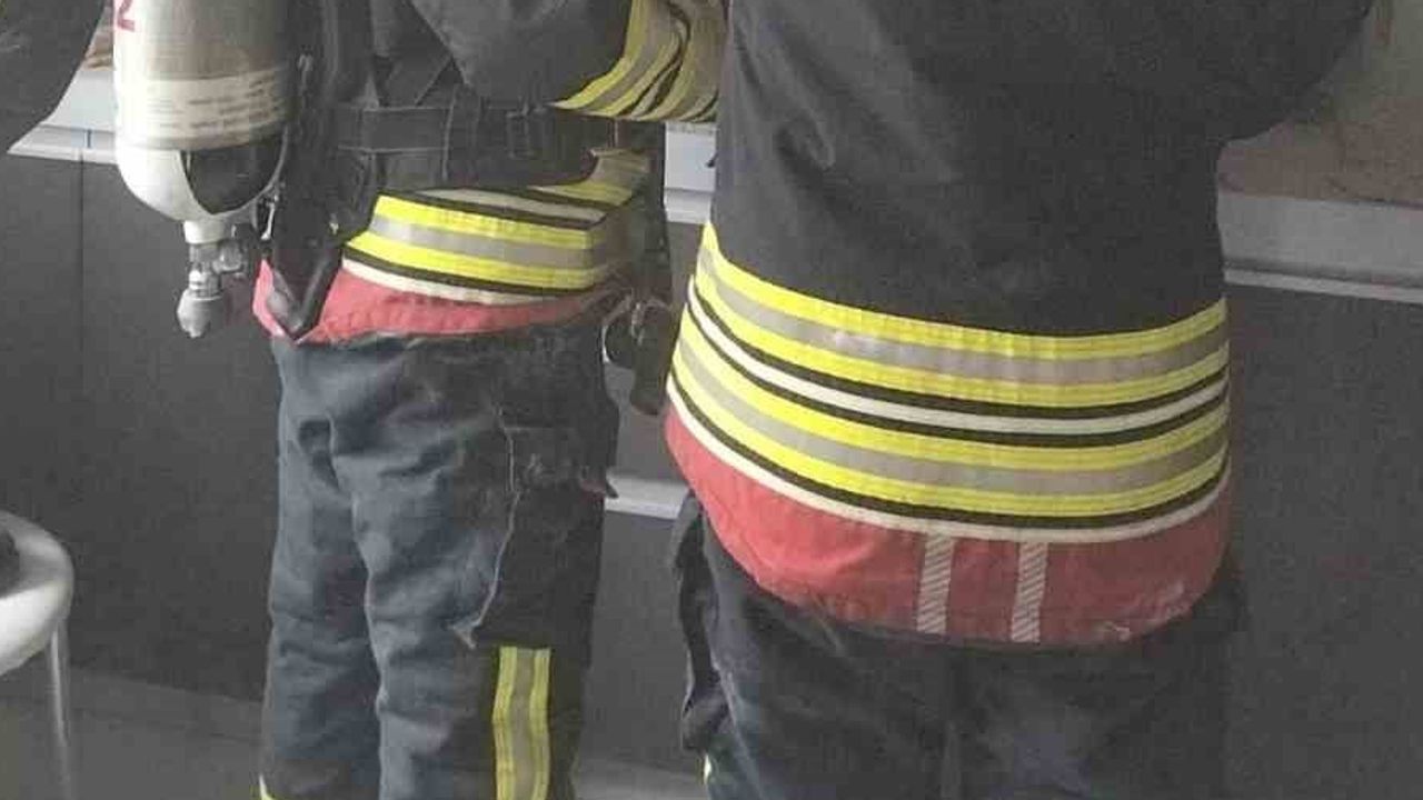 Aspiratör yangını mutfakta paniğe yol açtı, itfaiye müdahale etti