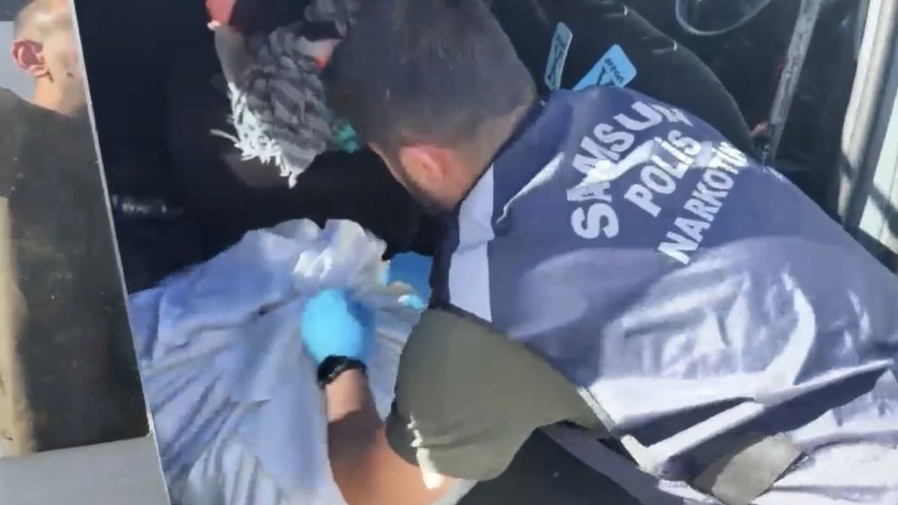 Atakum'da araç ve ikamette 24 bin 640 sentetik hap ele geçirildi