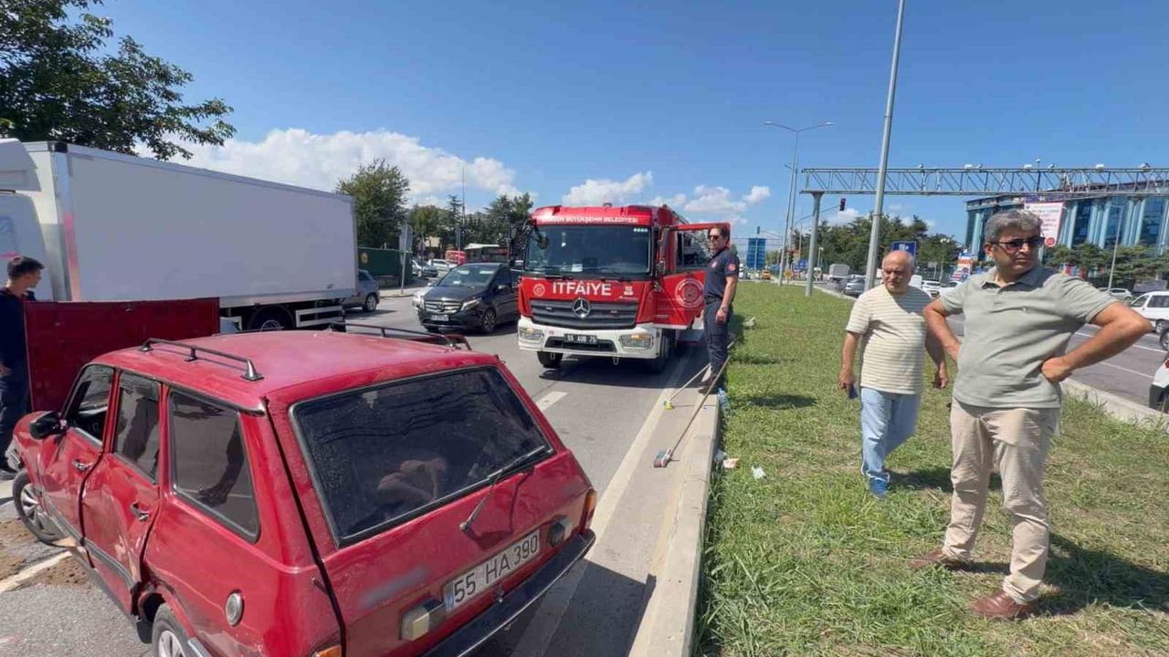 Atakum kavşağında iki araç çarpıştı: 2'si çocuk 3 yaralı