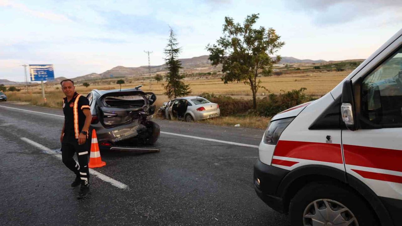 Avanos-Saruhan yolunda arkadan çarpışma: otomobil şarampole savruldu, 6 yaralı