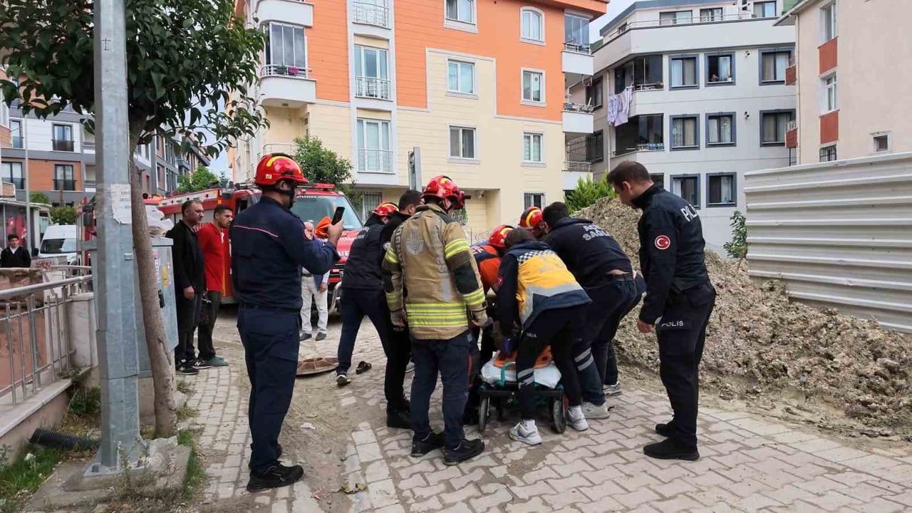 Avcılar'da aniden açılan rögar kapağı yaşlı kadının düşmesine yol açtı