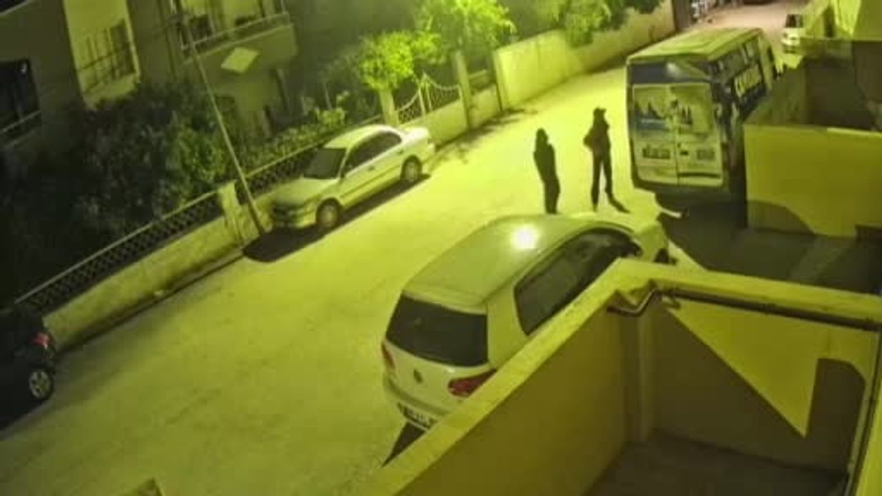 Avlusundan ikinci kez motosiklet çalındı, görüntüler ortaya çıktı