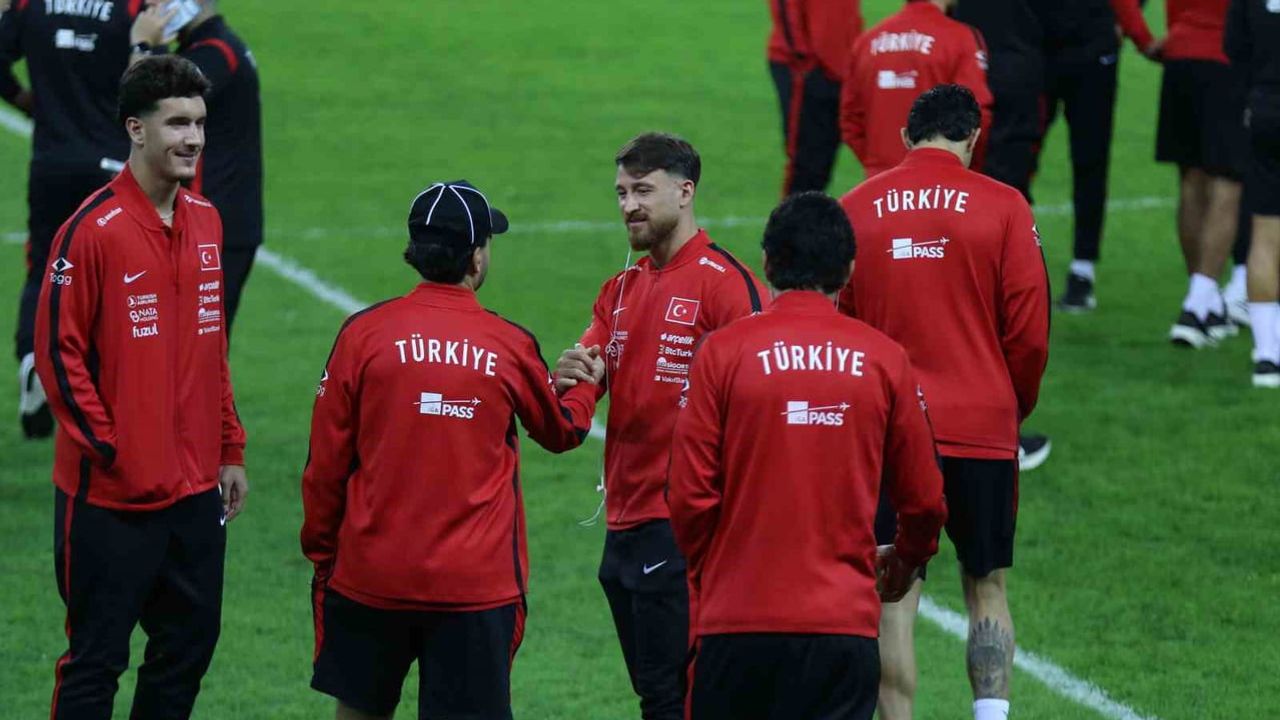 Ay-yıldızlılar Kocaeli'de Fransa maçı öncesi moralle yürüdü