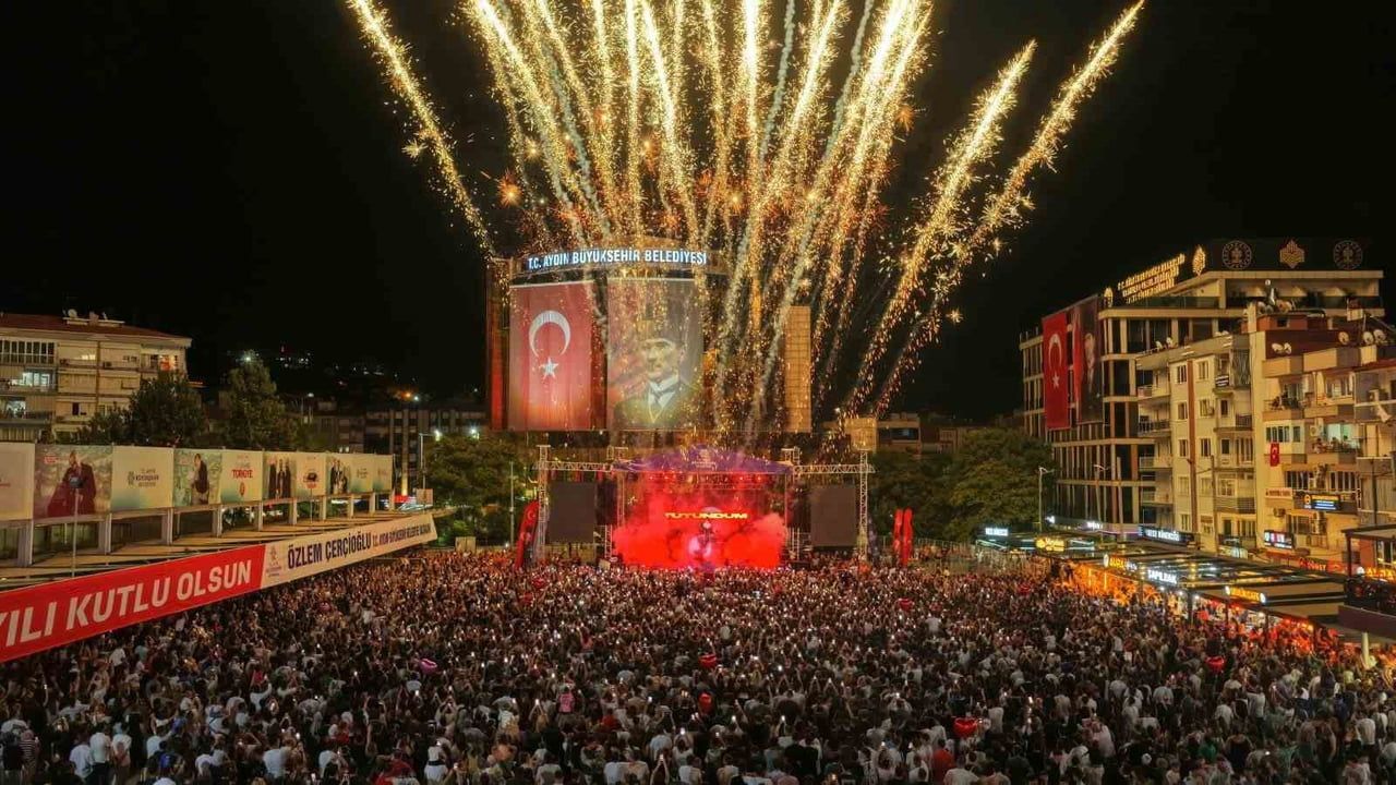 Aydın'da 104. yıl coşkusu meydanda buluştu
