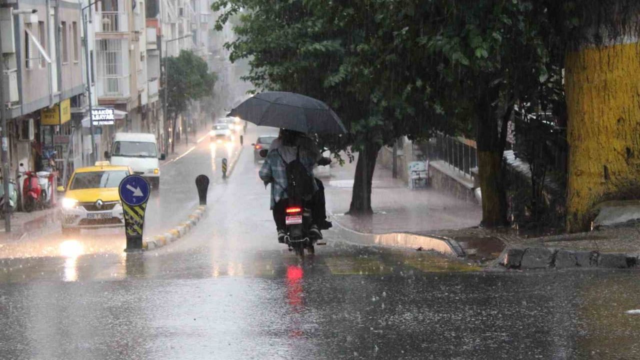 Aydın’da akşam sağanağı etkili oldu