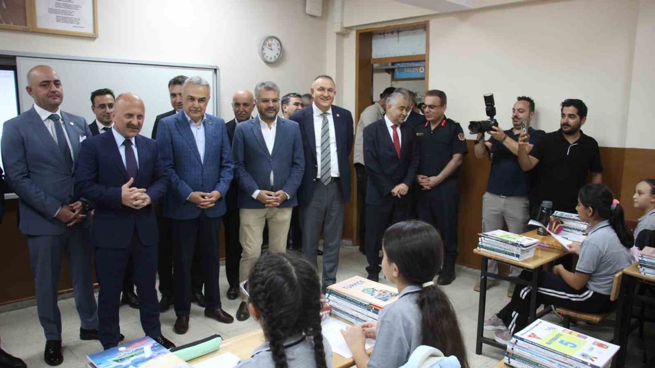 Aydın'da yeni eğitim yılı başladı, kardeşlik teması öne çıktı