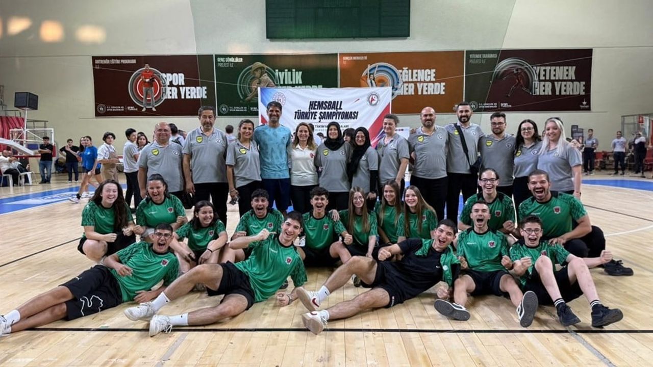 Aydınlı hemsball takımı Muğla'da 24 madalya ve 7 kupa ile döndü