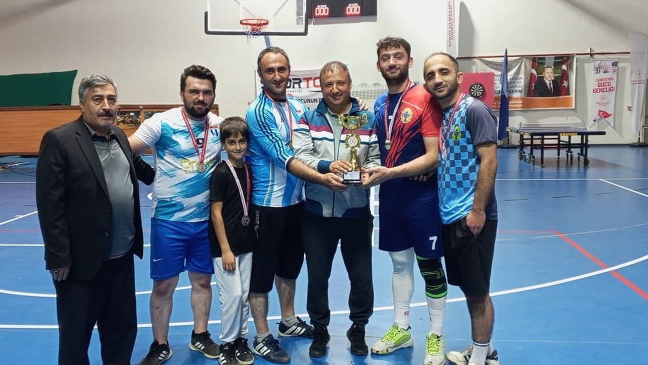 Aydıntepe'de 30 Ağustos Zafer Kupası'nı Yakutiye Gençlik kazandı