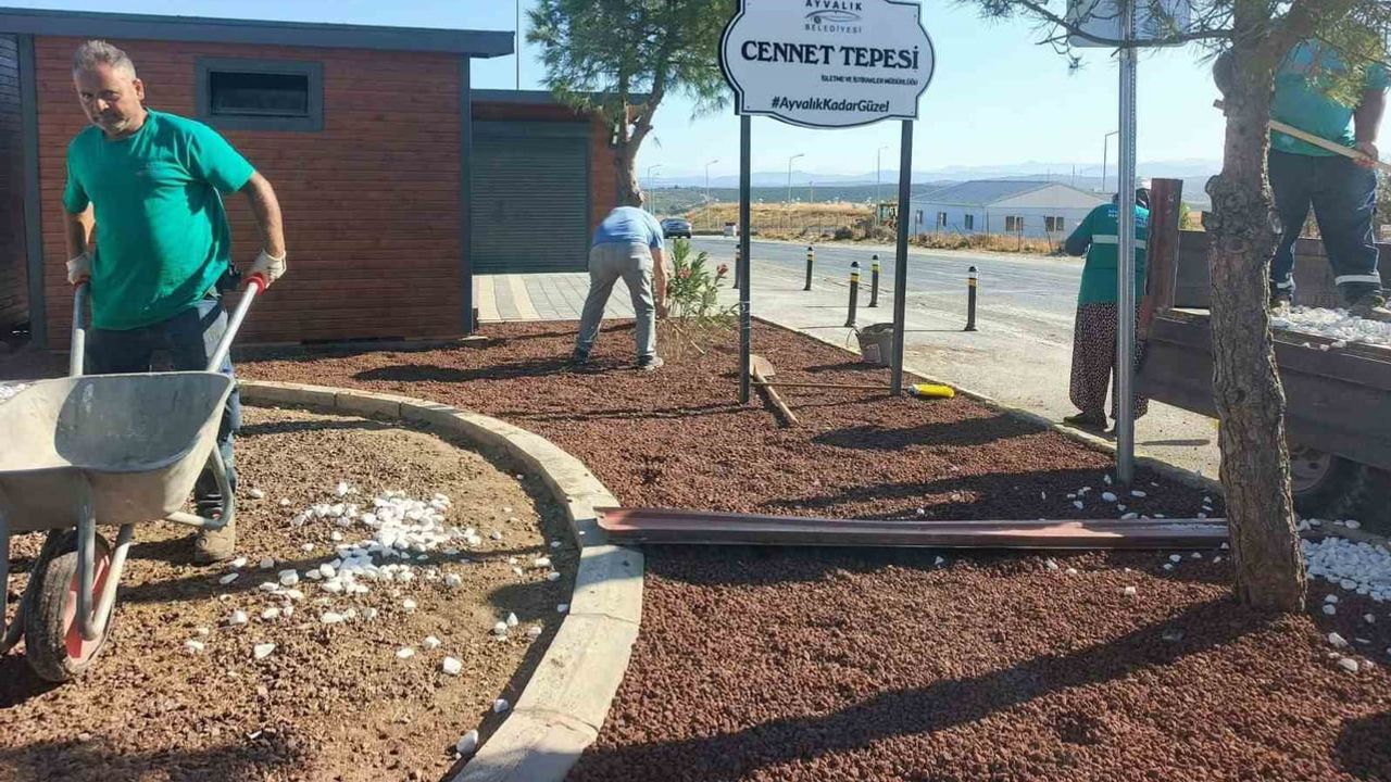 Ayvalık’ın sessiz emekçileri park ve bahçelerde dört mevsim görevde