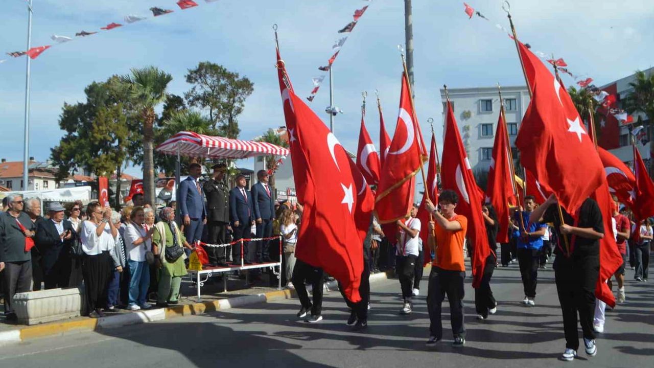Ayvalık'ta 104. yıl coşkusu: cumhuriyet mirasına sahip çıkma çağrısı