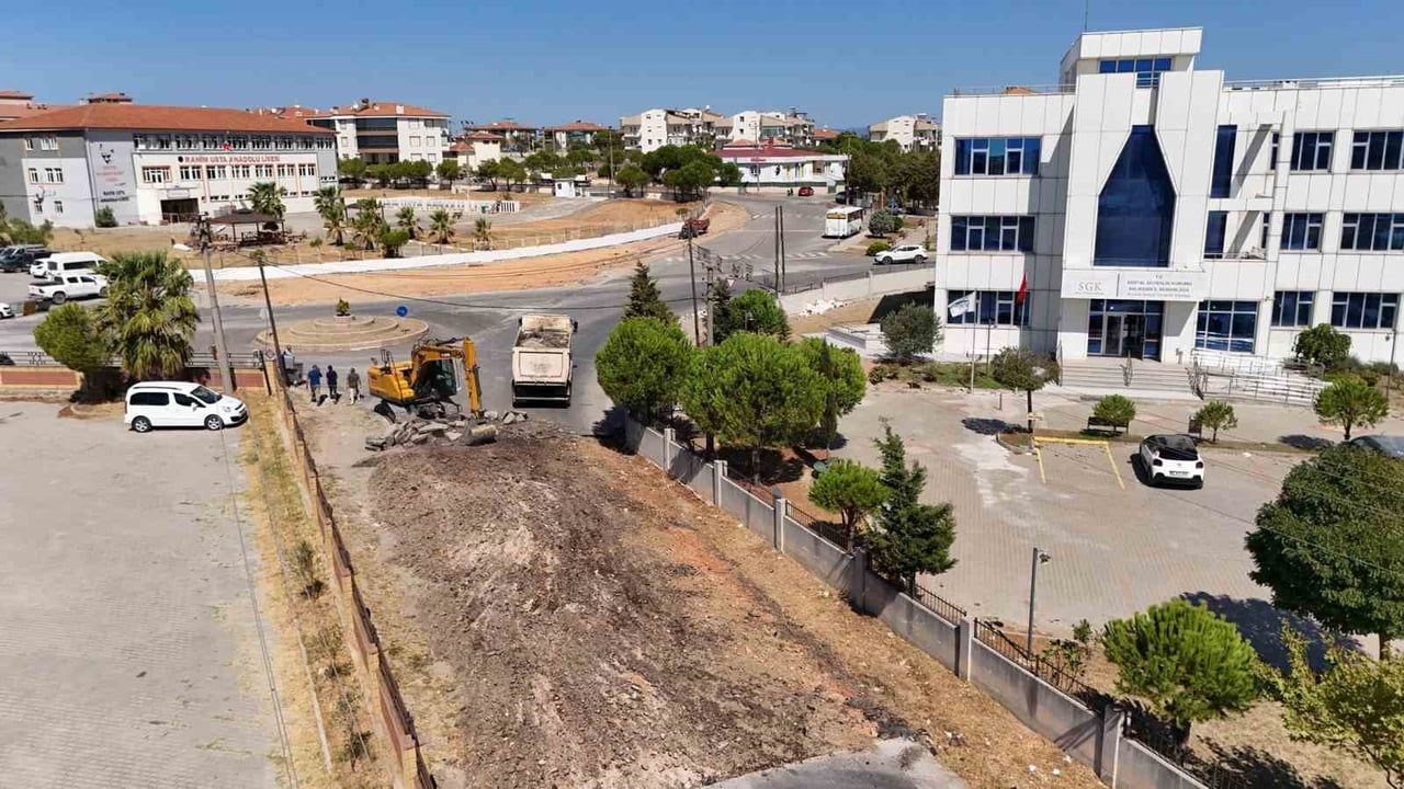 Ayvalık'ta ulaşım düğümü çözülüyor: okullar bölgesine yedinci akıllı kavşak