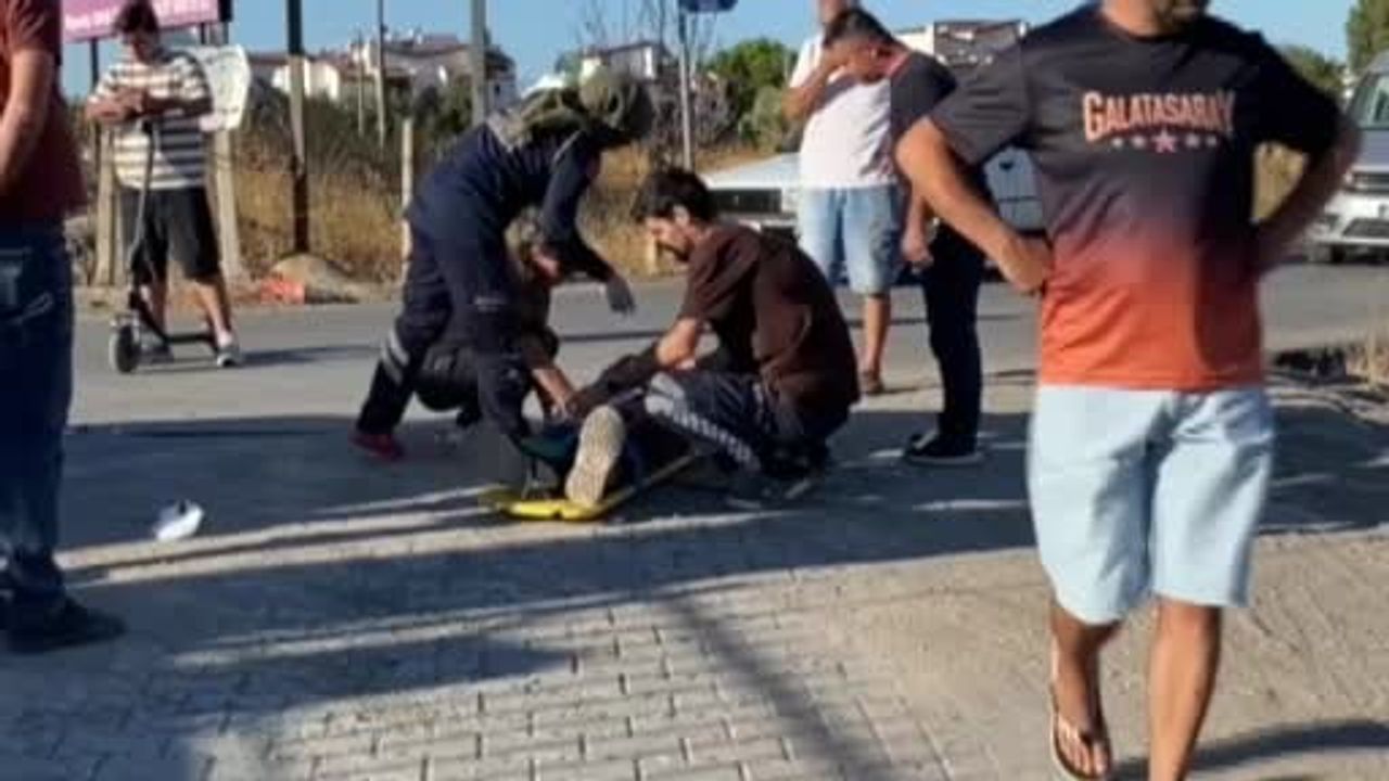 Ayvalık'ta yeni yol kavşağında kaza: motosiklet sürücüsü yaralandı