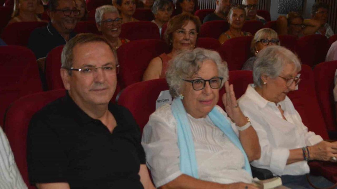 Ayvalıkta ustaya saygı: Feyza Hepçilingirler anıldı