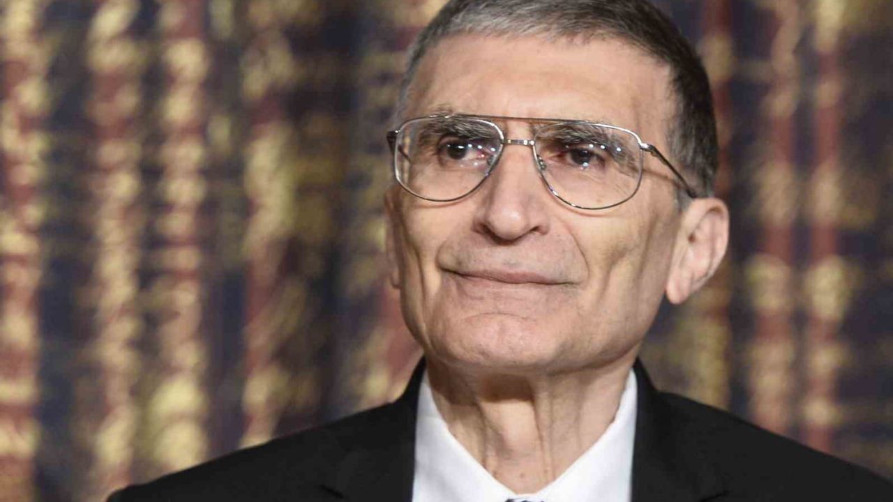 Azerbaycan'dan bilim diyaloguna katkı vurgusu: Aziz Sancar'a şöhret nişanı