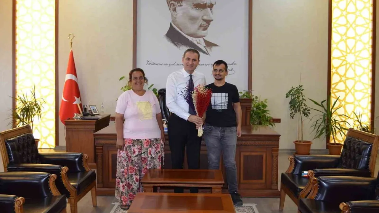 Azmiyle sınırları kaldırdı: Bayındır'dan görme engelli öğrenci Karamanoğlu Mehmetbey Üniversitesi'ne kabul edildi