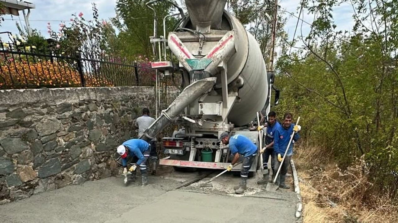 Babadağ'da betonlu geçişlerle yollar güvence altına alınıyor