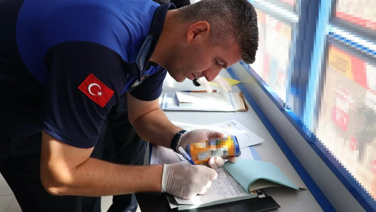Babaeski'de raflardaki tarihi geçmiş ürünler 6 markete 22 bin 230 lira ceza getirdi