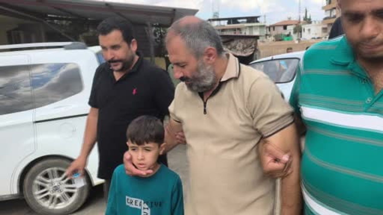 Babasının dizlerine kapanıp özür dileyen ağabeyin duygu dolu sözleri