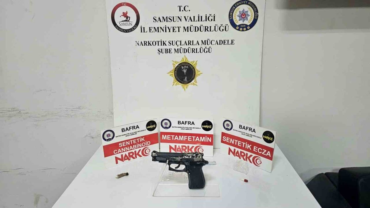 Bafra'da ev ve araç aramalarında uyuşturucu ve ruhsatsız tabanca bulundu
