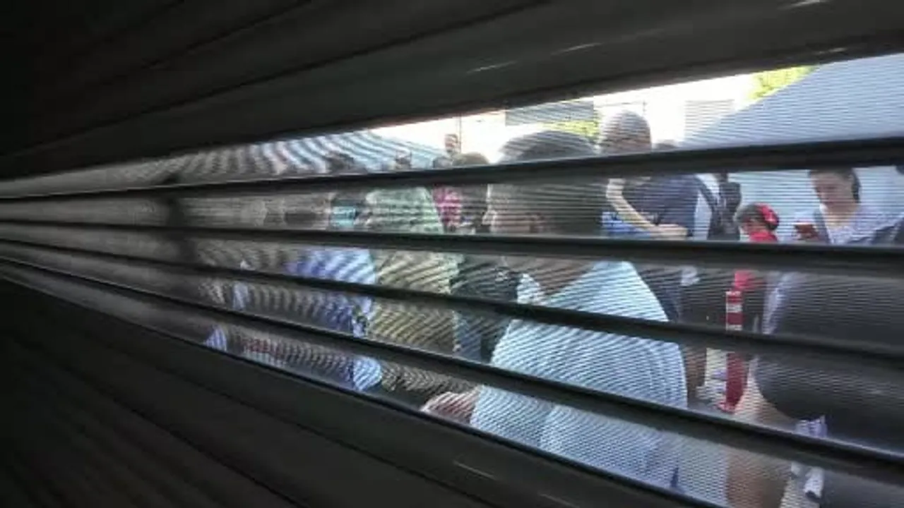 Bahçelievler'de çadır günleri: sabahın ilk ışıklarıyla başlayan indirim yarışı