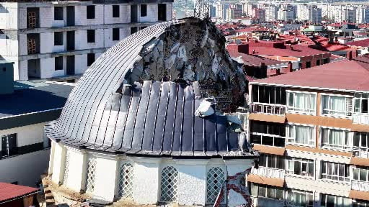 Bahçelievler'de Yayla Camii'nin yıkımı kubbe dayanımı nedeniyle uzadı
