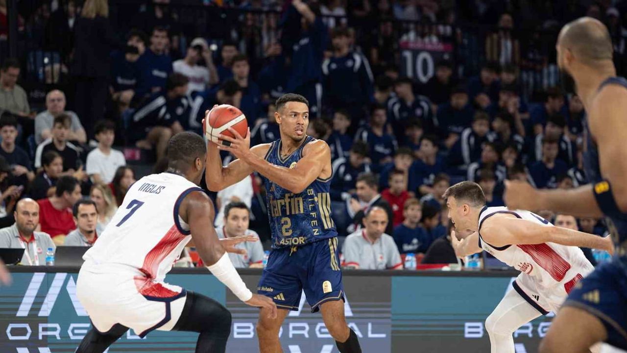 Bahçeşehir Koleji Sinan Erdem'de Fenerbahçe'yi 98-83 yendi