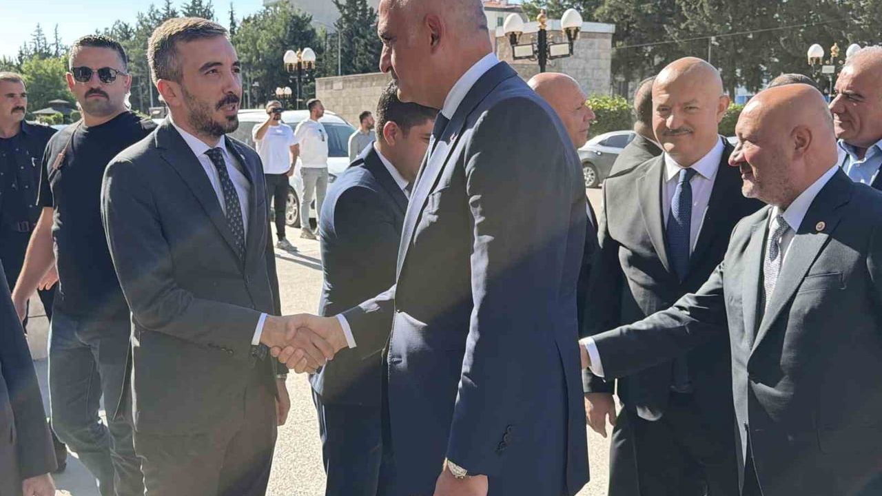 Bakan Ersoy Adıyaman'da kültür ve turizm yatırımlarını masaya yatırdı
