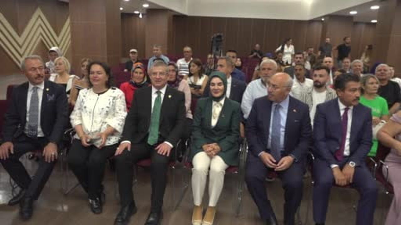 Bakan göktaş Denizli'de evlilik desteği alan çiftin nikahında şahitlik yaptı