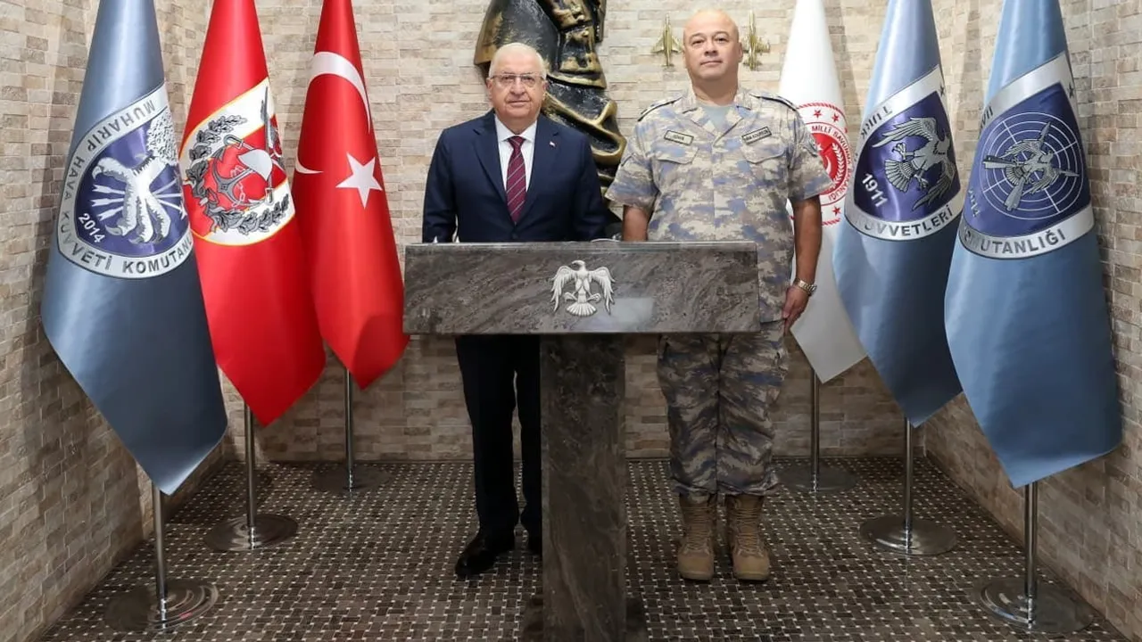 Bakan Güler Afyonkarahisar'daki 17’nci hava ve füze savunma üssünde denetim gerçekleştirdi