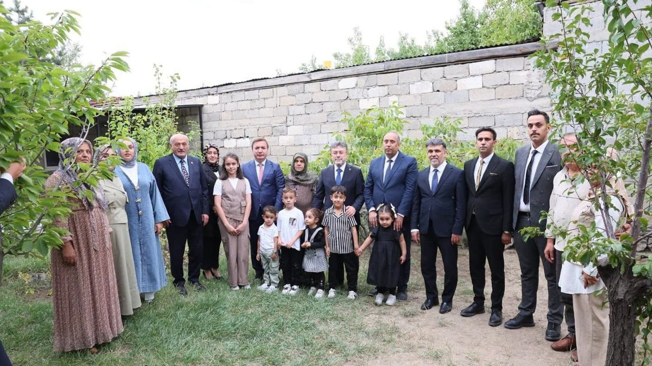 Bakan Yumaklı'dan şehit ailelerine taziye ve destek mesajı