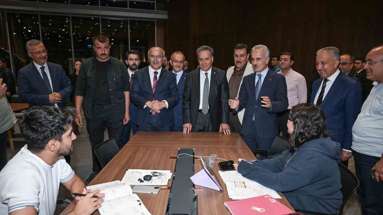 bakanın malatya gezisinde şehir kütüphanesi öne çıktı