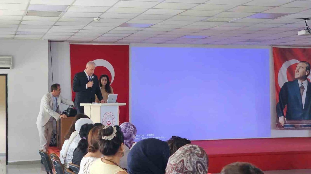 Bakım personeline oyunla iletişim eğitimi: çocukla ilişki güçlendiriliyor
