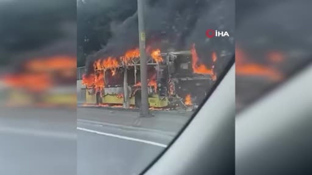 Bakırköy'de İETT otobüsünde yangın; itfaiye sevk edildi