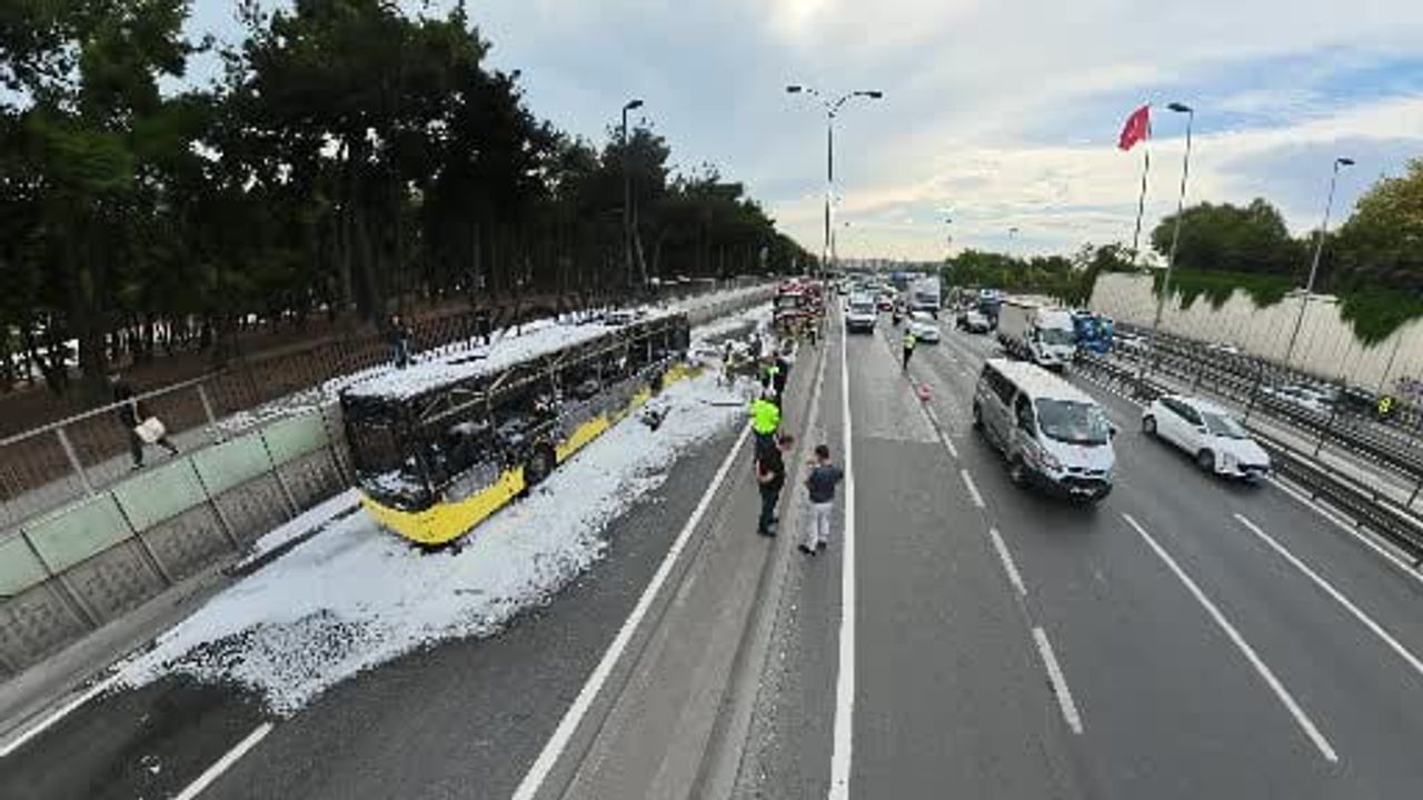 Bakırköy e-5'te alev topuna dönen İETT otobüsü dronla kaydedildi