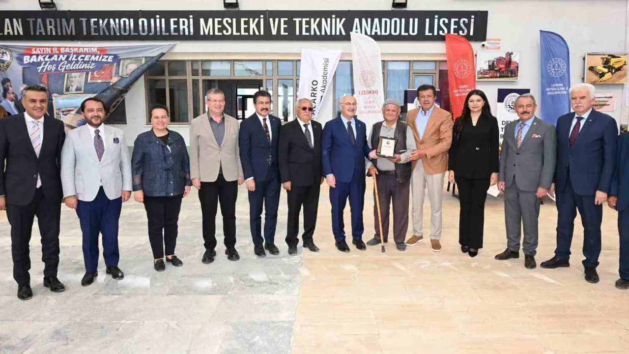 Baklan Tarım Mesleki ve Teknik Anadolu Lisesi'nde uygulamalı eğitimle meslek becerileri güçlendiriliyor