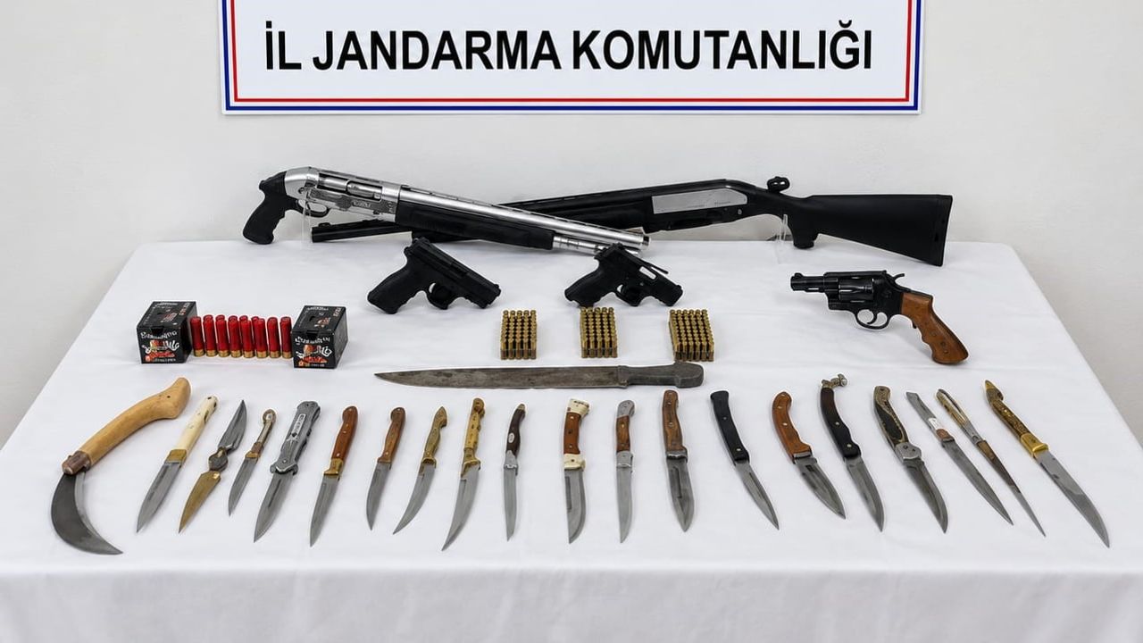 Balıkesir'de silah ticareti şebekesine operasyon: Bandırma ve Ayvalık'ta 10 gözaltı