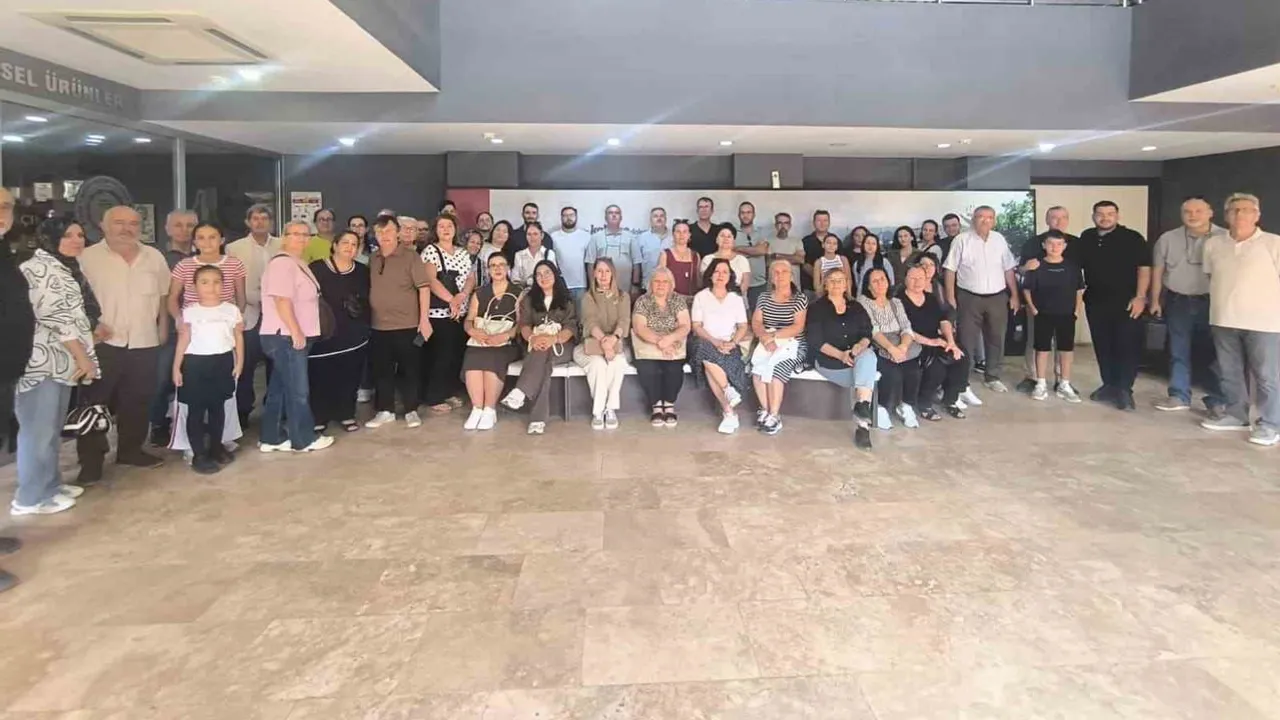 Balkan kökenli dernekler Şehzadelerpark'ta dayanışma ve kültür gününde buluştu