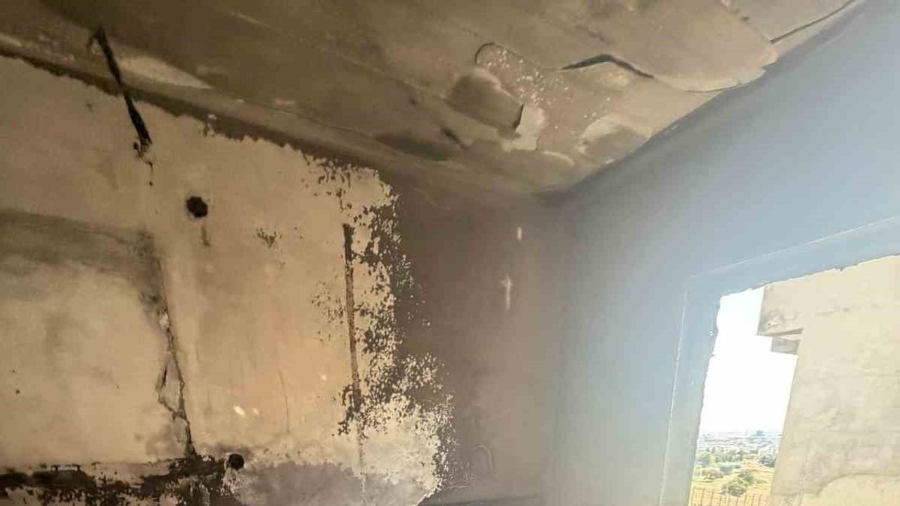 Bandırma'da ikinci kattaki yangın itfaiyenin müdahalesiyle kontrol altına alındı