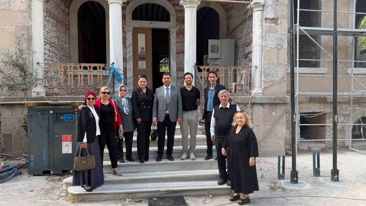 Bandırma'da MHP heyeti eski Sağlık Bilimleri Fakültesi binasında restorasyon çalışmalarını inceledi