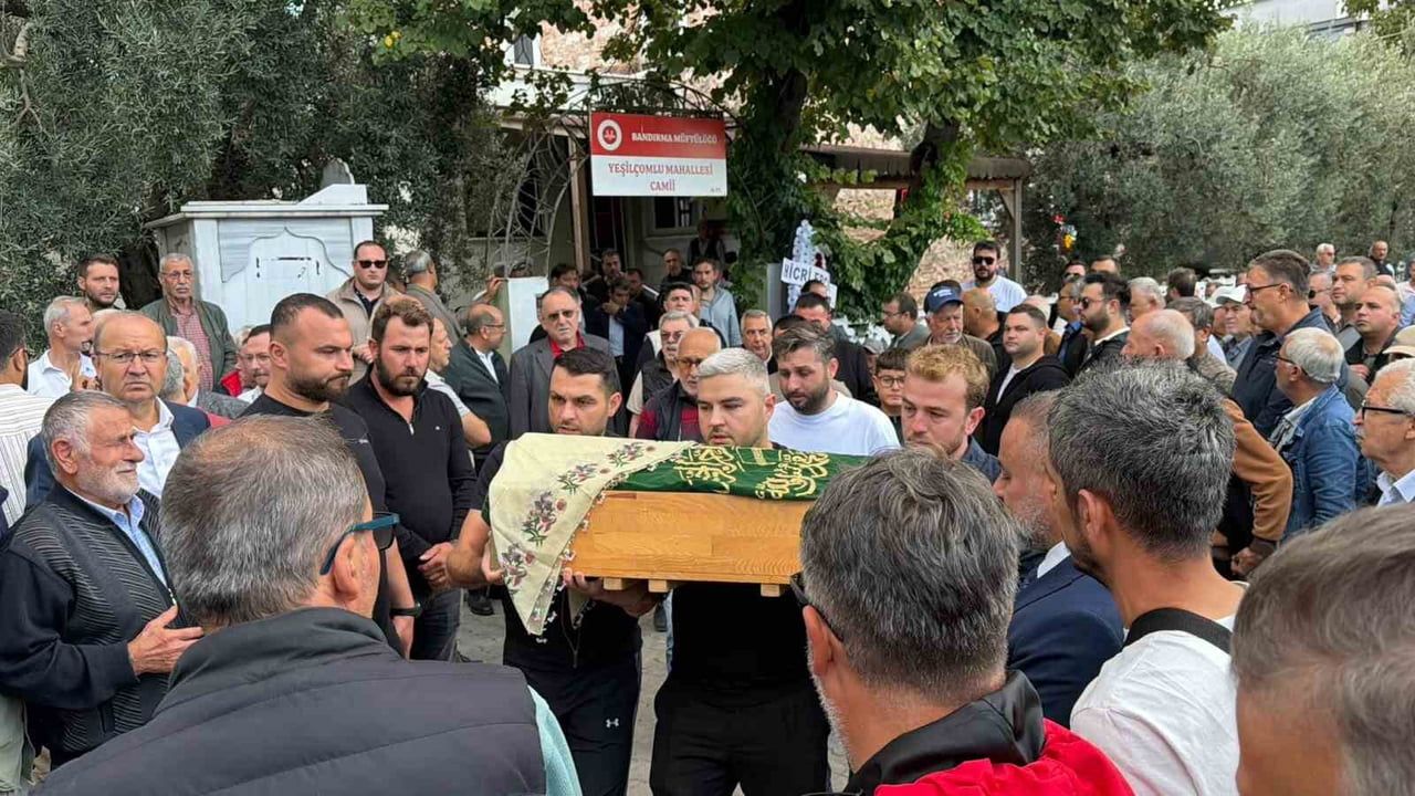 Bandırma'da tek kazada anne, kızı ve doğmamış bebek yaşamını yitirdi