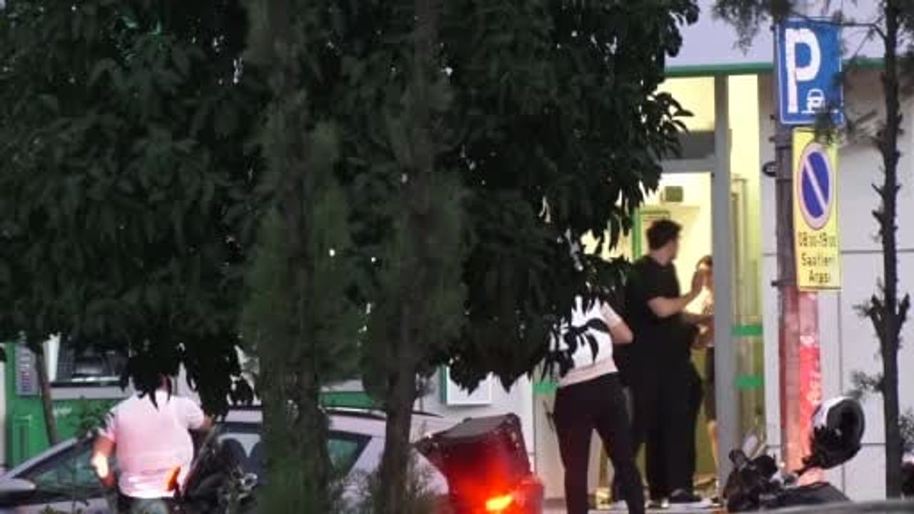 Bankada kurtarma anı güvenlik kamerasına yansıdı